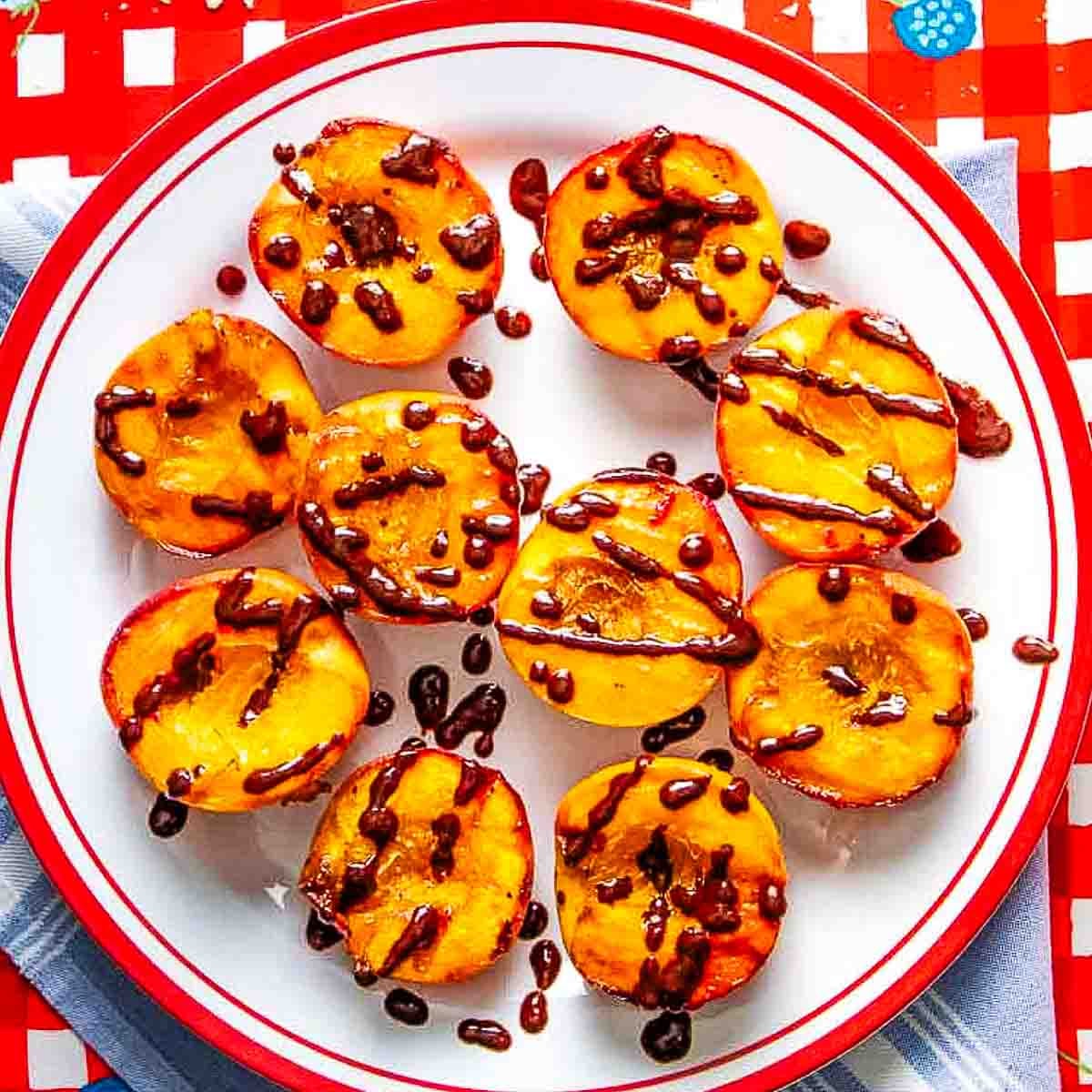 Gem + Elli Break of Dawn Peaches 12 pack) Del Monte Yellow Freestone Sliced Peaches, Canned  main image 3