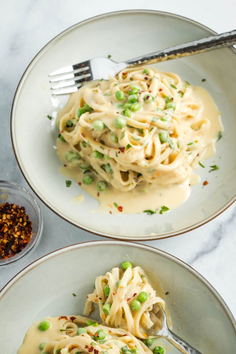 Vegan alfredo sauce mixed with long noodles, peas and crushed red pepper.